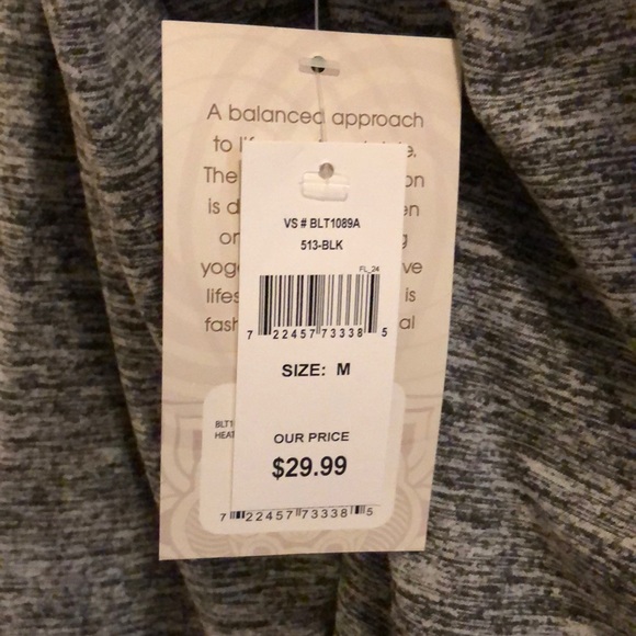 Active hooded top - Picture 3 of 4